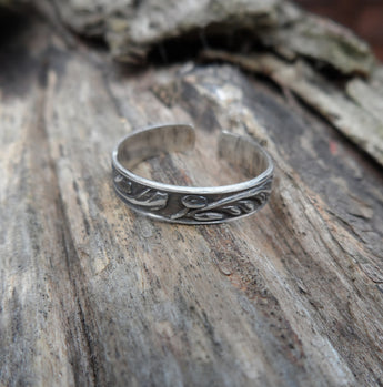 Patterned sterling silver toe ring