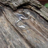 Sterling silver twisted leaf toe ring