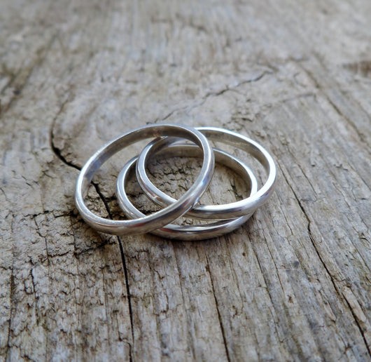Single sterling silver band ring