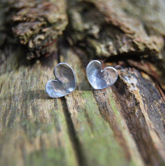 Hammered heart studs