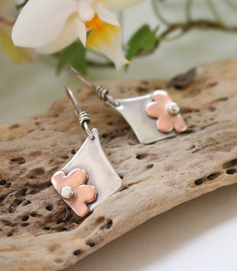 Daisy flower earrings