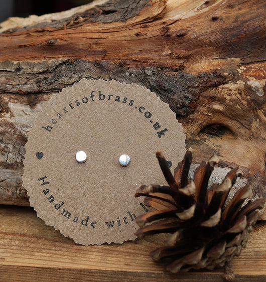 Flat stud earrings