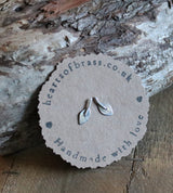 Leaf stud earrings