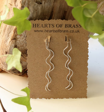 Wavy thread earrings