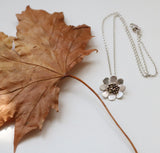 Daisy pendant necklace